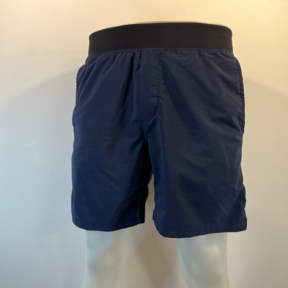 Fabletics Men's 7" Performance Training Shorts - Size Medium - Picture 2 of 4